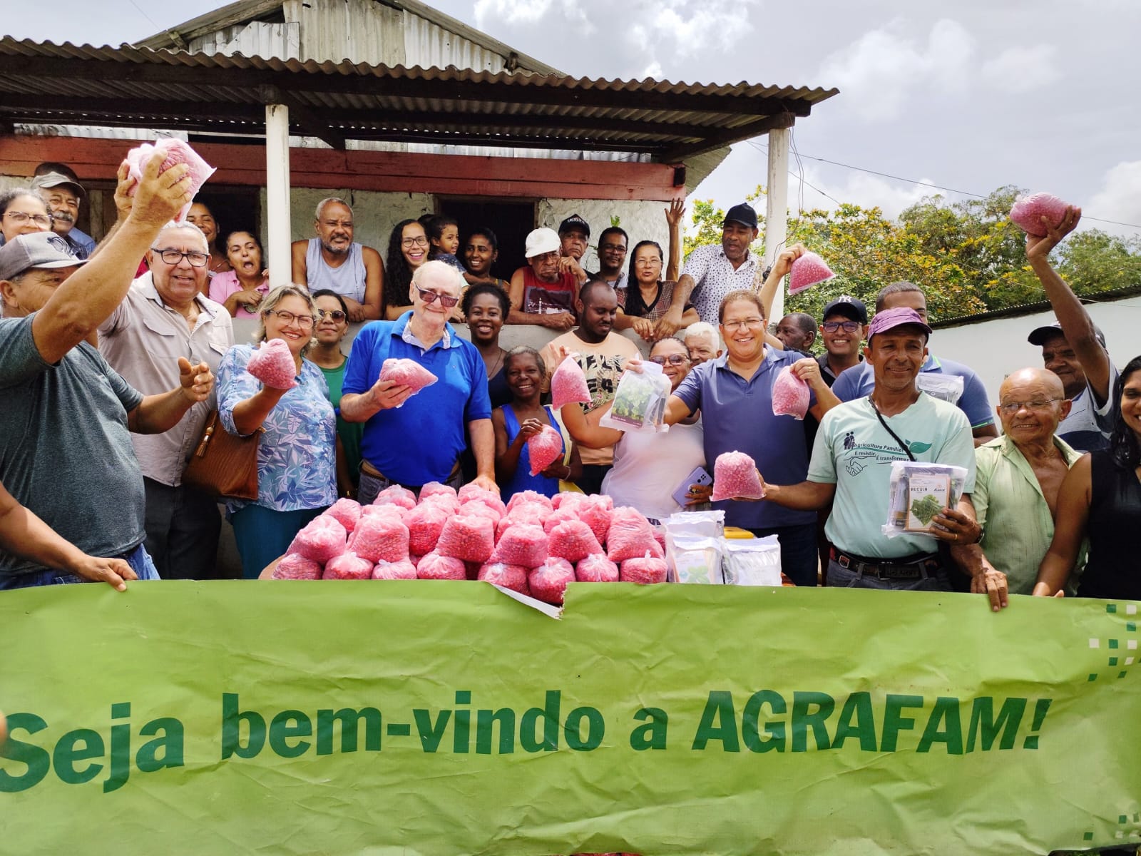 Prefeitura de Itabuna distribui cerca de 600 quilos de sementes de milho para 14 associações rurais