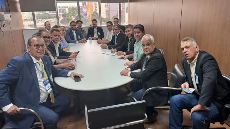 URUÇUCA: PREFEITO MOACYR CONVIDA PRESIDENTE DO FNDE PARA INAUGURAÇÃO DA NOVA ESCOLA DE SERRA GRANDE EM JUNHO