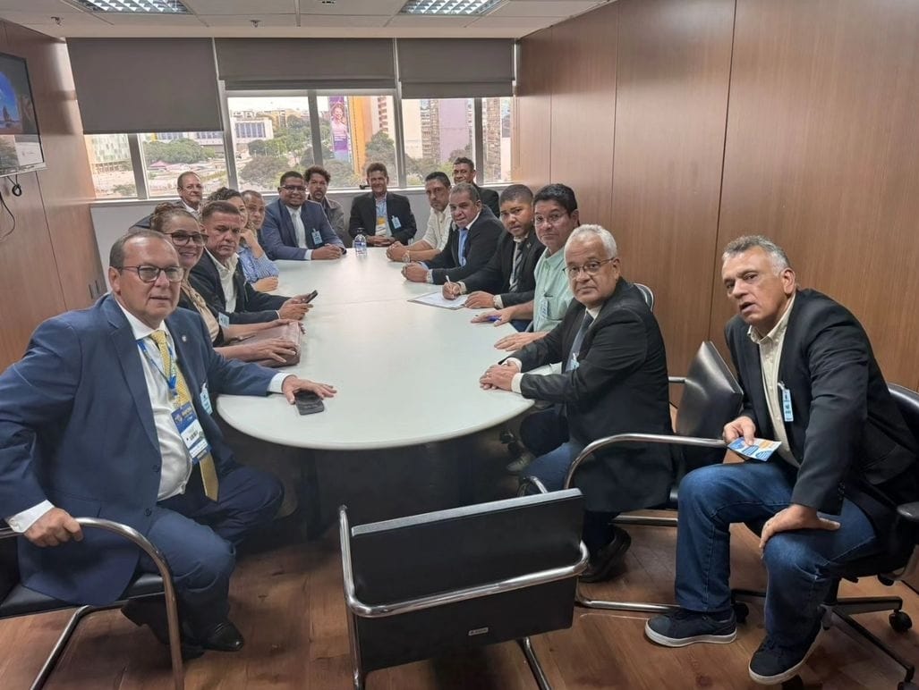 URUÇUCA: PREFEITO MOACYR CONVIDA PRESIDENTE DO FNDE PARA INAUGURAÇÃO DA NOVA ESCOLA DE SERRA GRANDE EM JUNHO