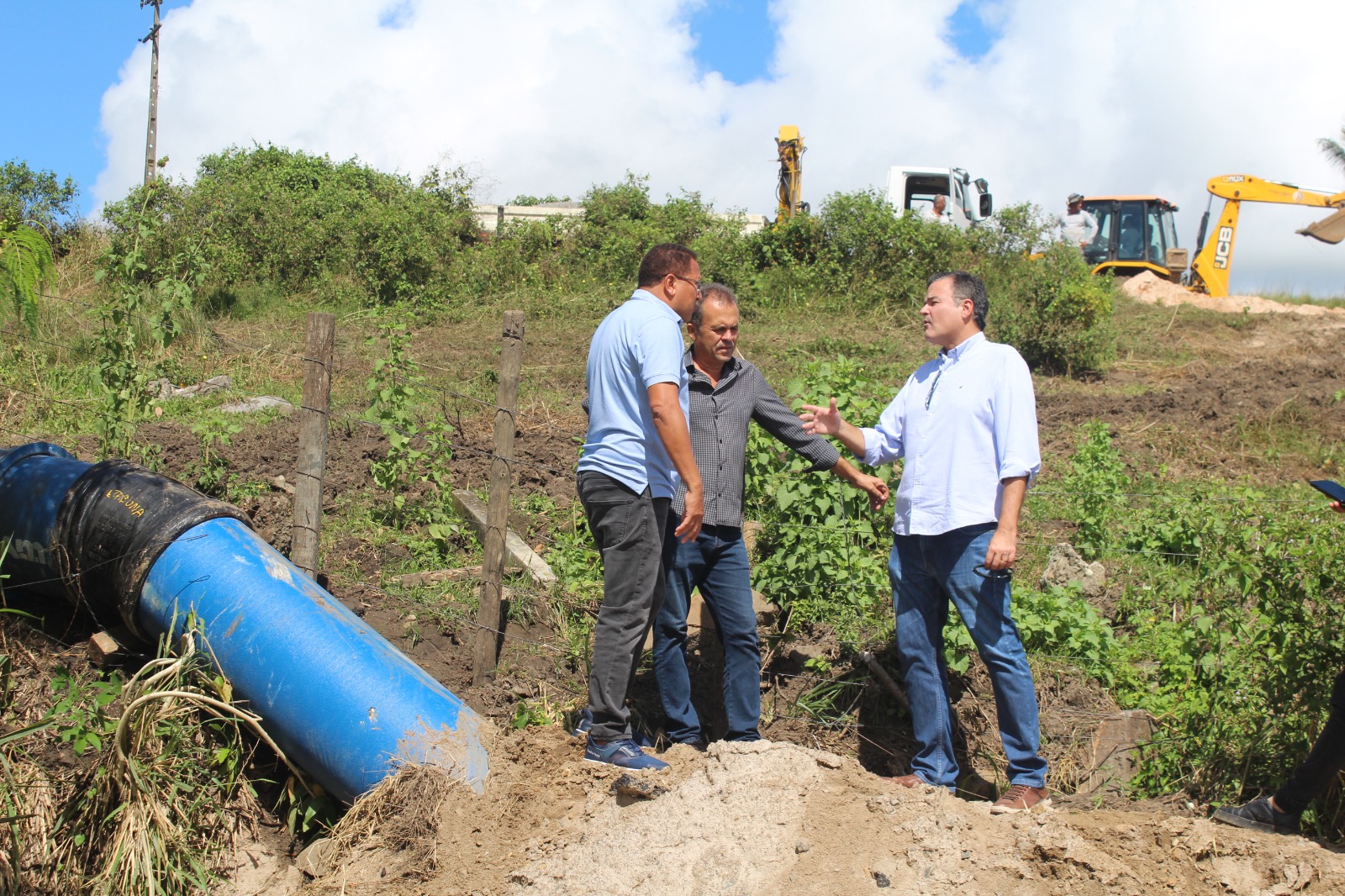 Prefeito Augusto Castro visita as obras do Mais Água para a Cidade e se disse satisfeito com a execução do projeto