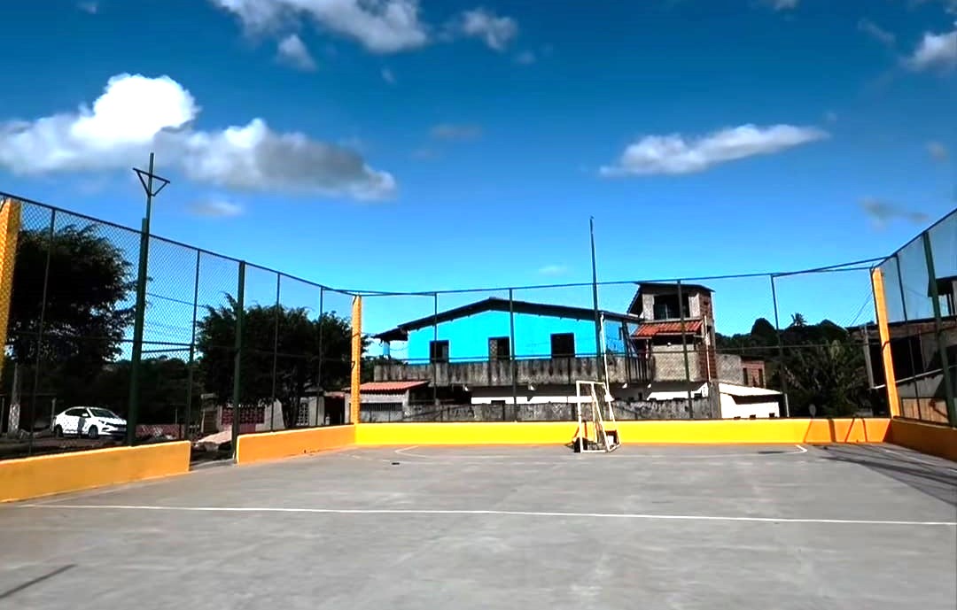 URUÇUCA: OBRAS DE REFORMA DA QUADRA POLIESPORTIVA DE SERRA GRANDE SEGUEM EM RITMO ACELERADO