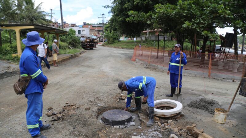 EMASA realiza a troca das tampas de PVs no Fonseca que está sendo urbanizado com obras do PAI