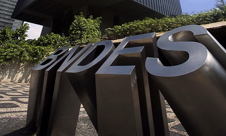 Lucro recorrente do BNDES cresce 94% e chega a R$ 7,2 bi no 1º semestre, acompanhado de alta de 83% nas aprovações de crédito