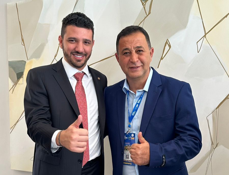 A pedido do prefeito eleito de Ibirapitanga, Jé Assunção, Neto Carletto garante casas populares para Ibirapitanga