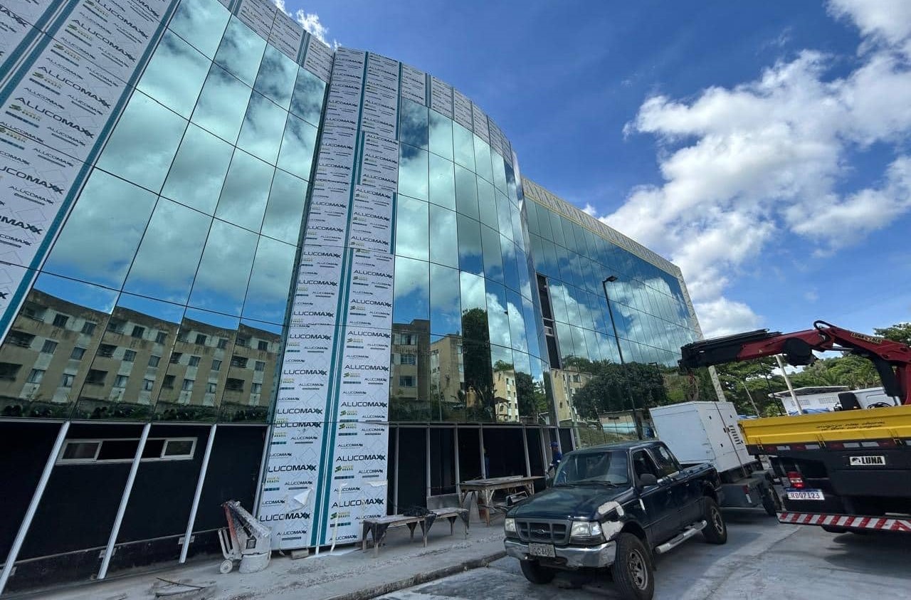 Prefeito Augusto Castro recebe novos equipamentos enviados pela SESAB para o novo Hospital de Base