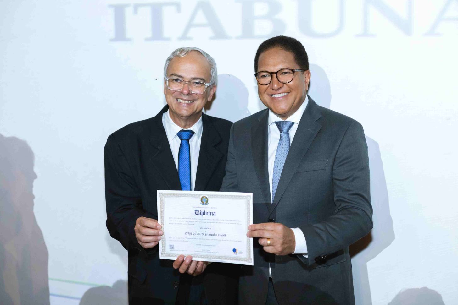 Prefeito Augusto Castro, vice-prefeito Junior Brandão e vereadores tomam posse dia 1º
