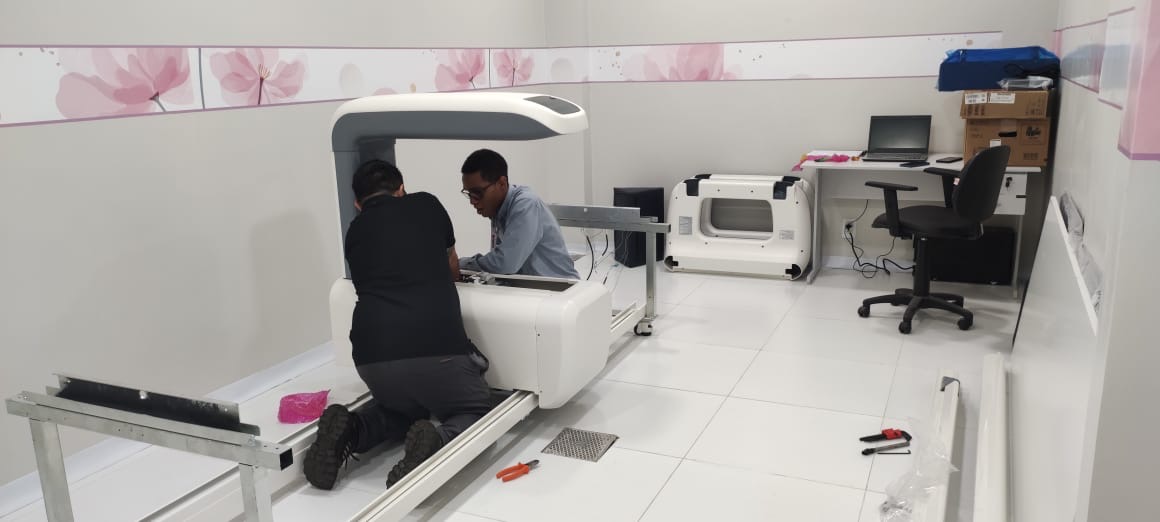 Centro de Atenção à Mulher recebe da AFYA Ciências Médicas equipamento para medir a densitometria óssea