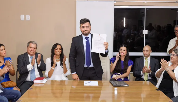 ILHÉUS: PREFEITO VALDERICO JUNIOR INICIA MANDATO COM ASSINATURA DE 27 DECRETOS