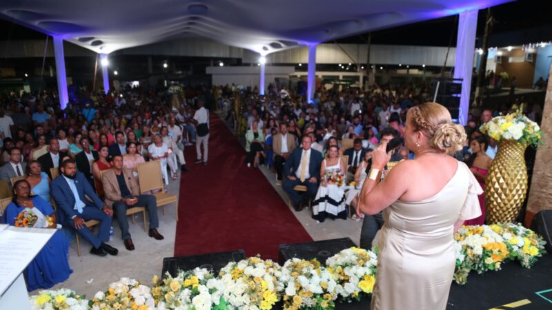 URUÇUCA: MAGNÓLIA BARRETO E ALESSANDRO BARRETO SÃO EMPOSSADOS PREFEITO E VICE