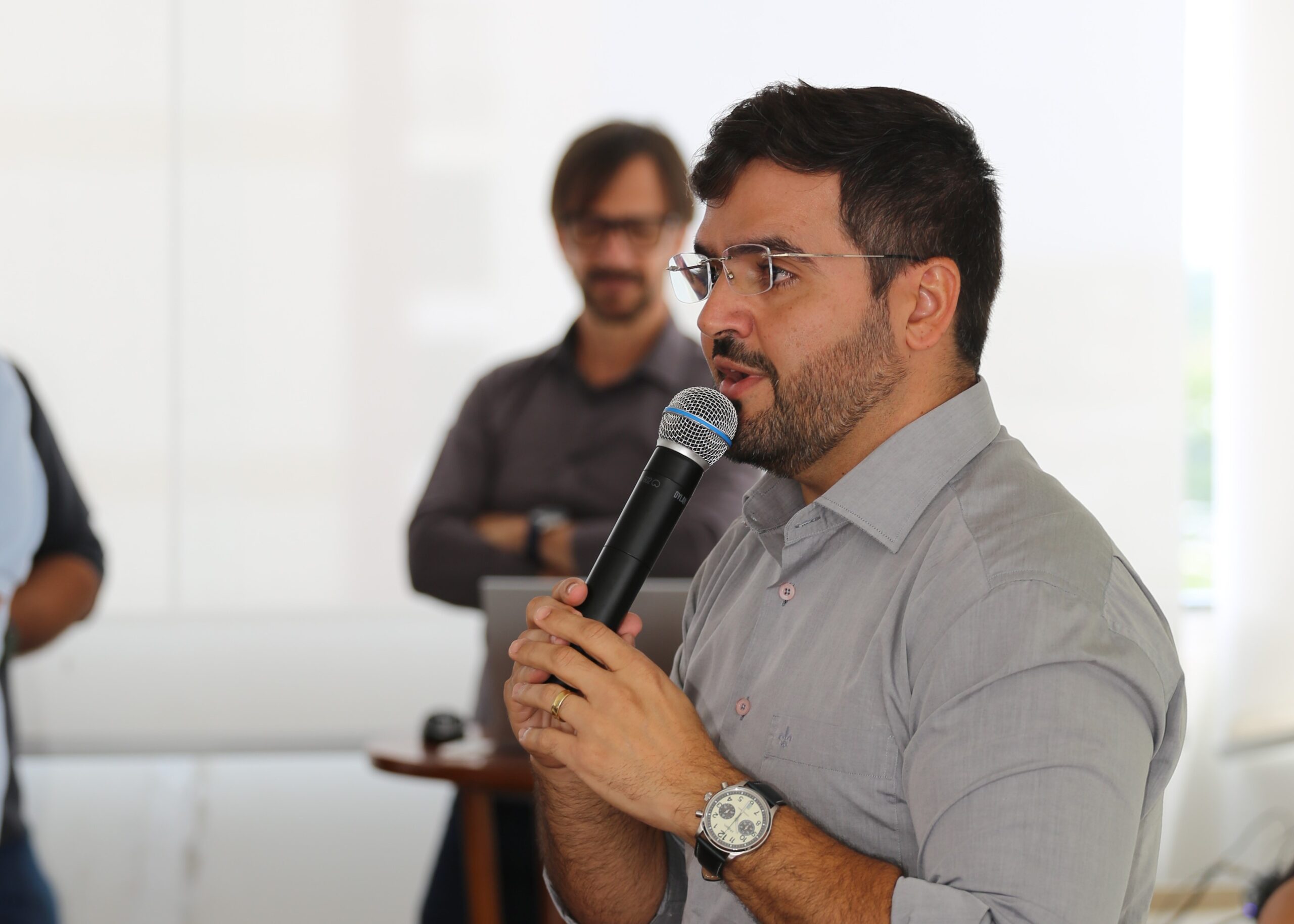 PREFEITO VALDERICO DECRETA EMERGÊNCIA E ACUSA GOVERNO MARÃO DE ABANDONAR SAÚDE