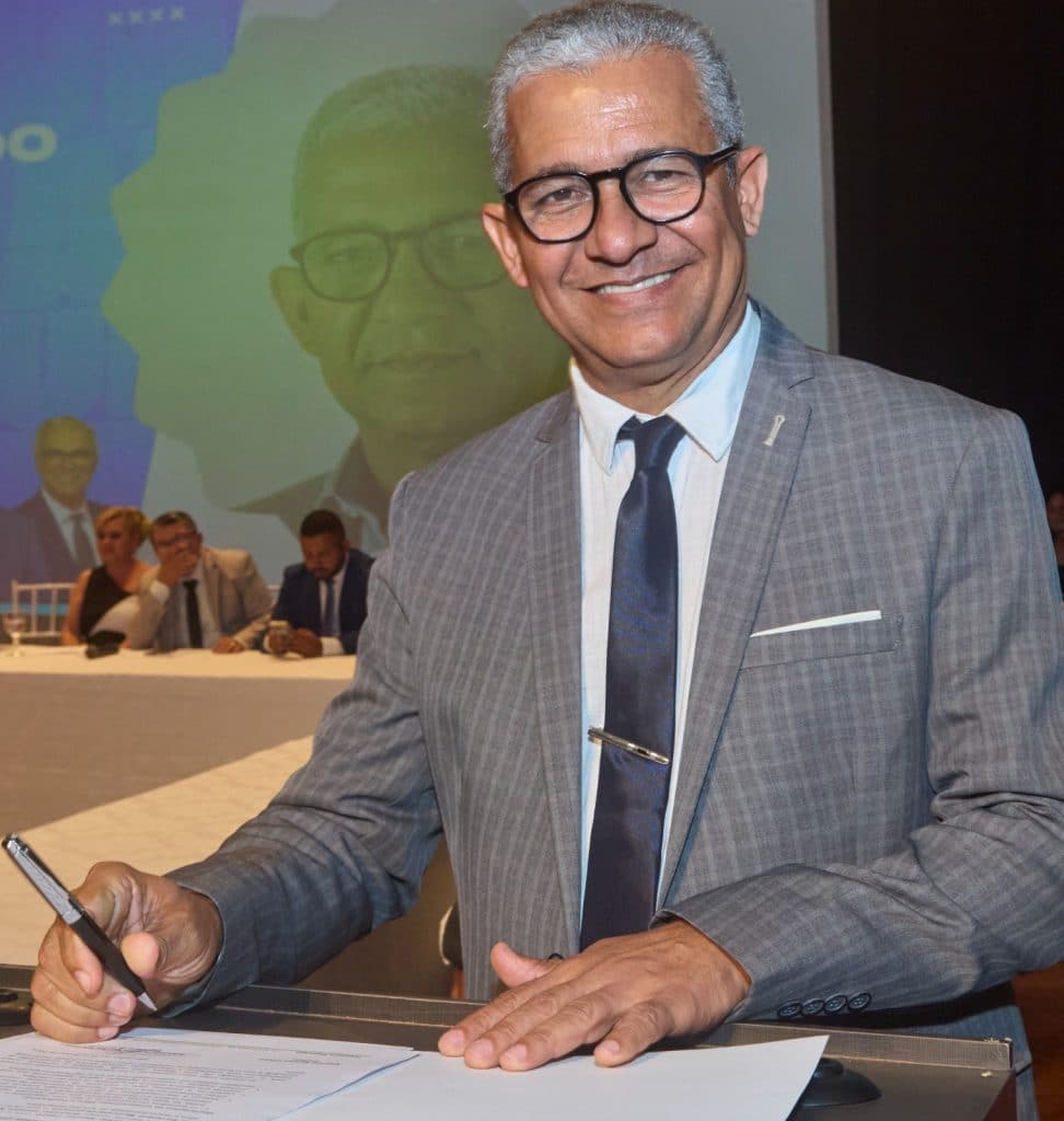 Prefeito Augusto Castro nomeia Rosivaldo Pinheiro para a Secretaria Municipal da Educação