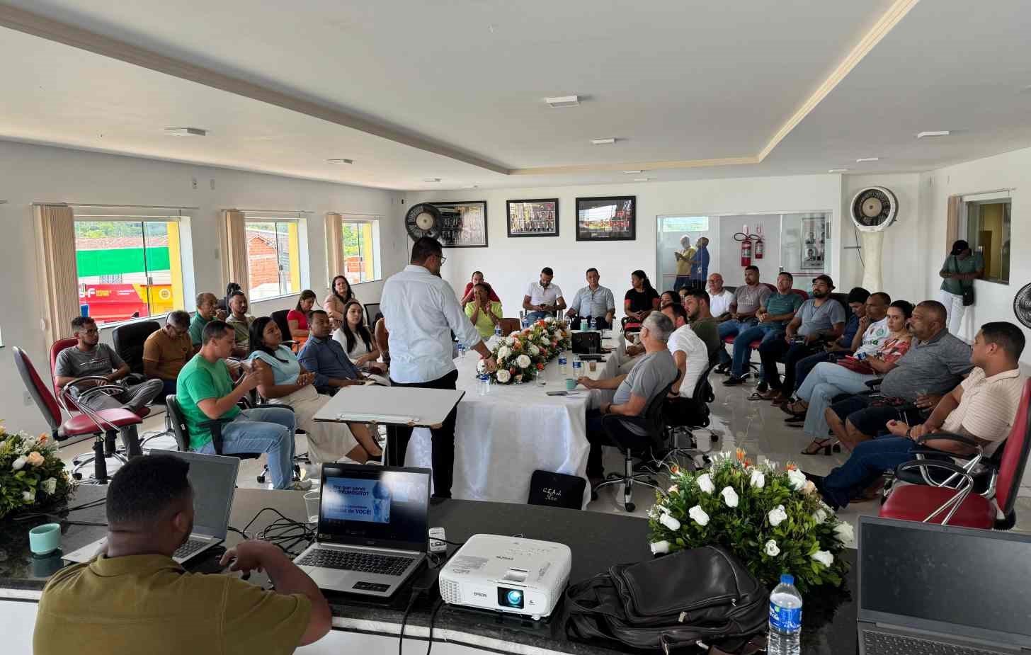 Prefeito de Ibirapitanga realiza Seminário de Gestores para planejar os primeiros 100 dias de governo