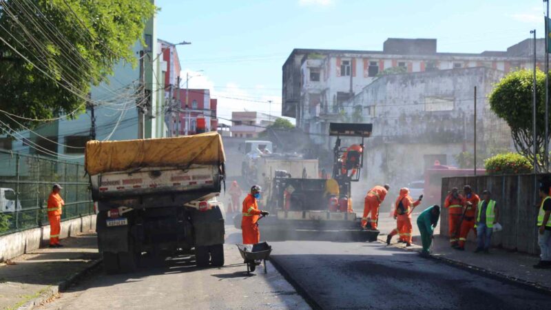 Prefeitura de Itabuna segue avançando com a pavimentação das ruas Rui Barbosa e Ubaldino Brandão