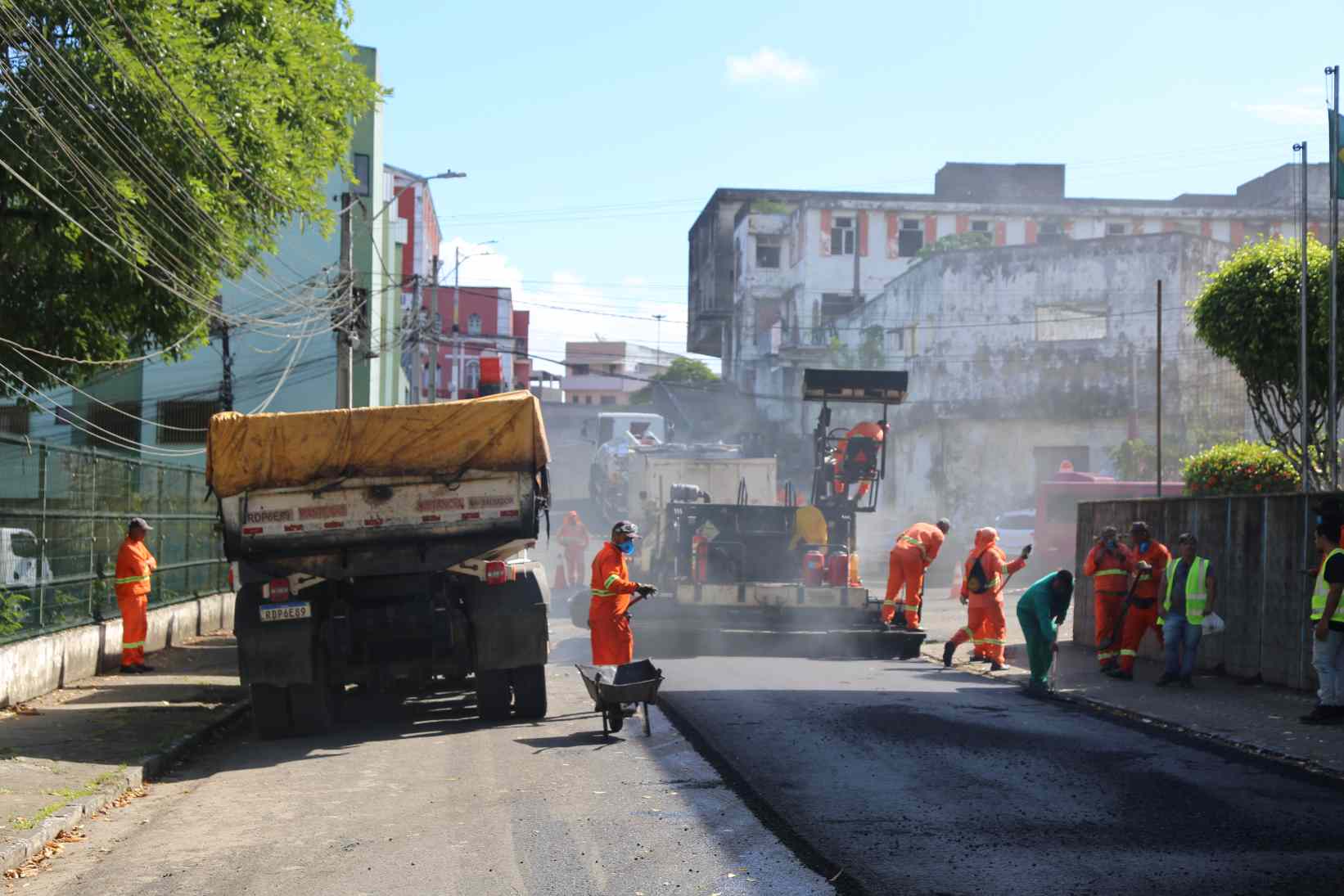 Prefeitura de Itabuna segue avançando com a pavimentação das ruas Rui Barbosa e Ubaldino Brandão