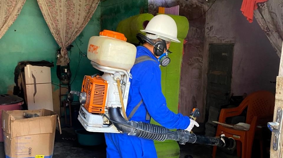 Prefeitura de Itabuna realiza bloqueio químico contra o Aedes aegypti no Lomanto