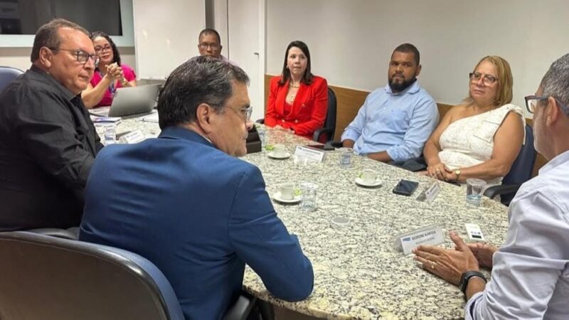 URUÇUCA: PREFEITURA DISCUTE NA EMBASA PROJETOS PARA MELHORAR ABASTECIMENTO DE ÁGUA NO MUNICÍPIO