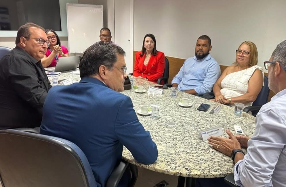 URUÇUCA: PREFEITURA DISCUTE NA EMBASA PROJETOS PARA MELHORAR ABASTECIMENTO DE ÁGUA NO MUNICÍPIO