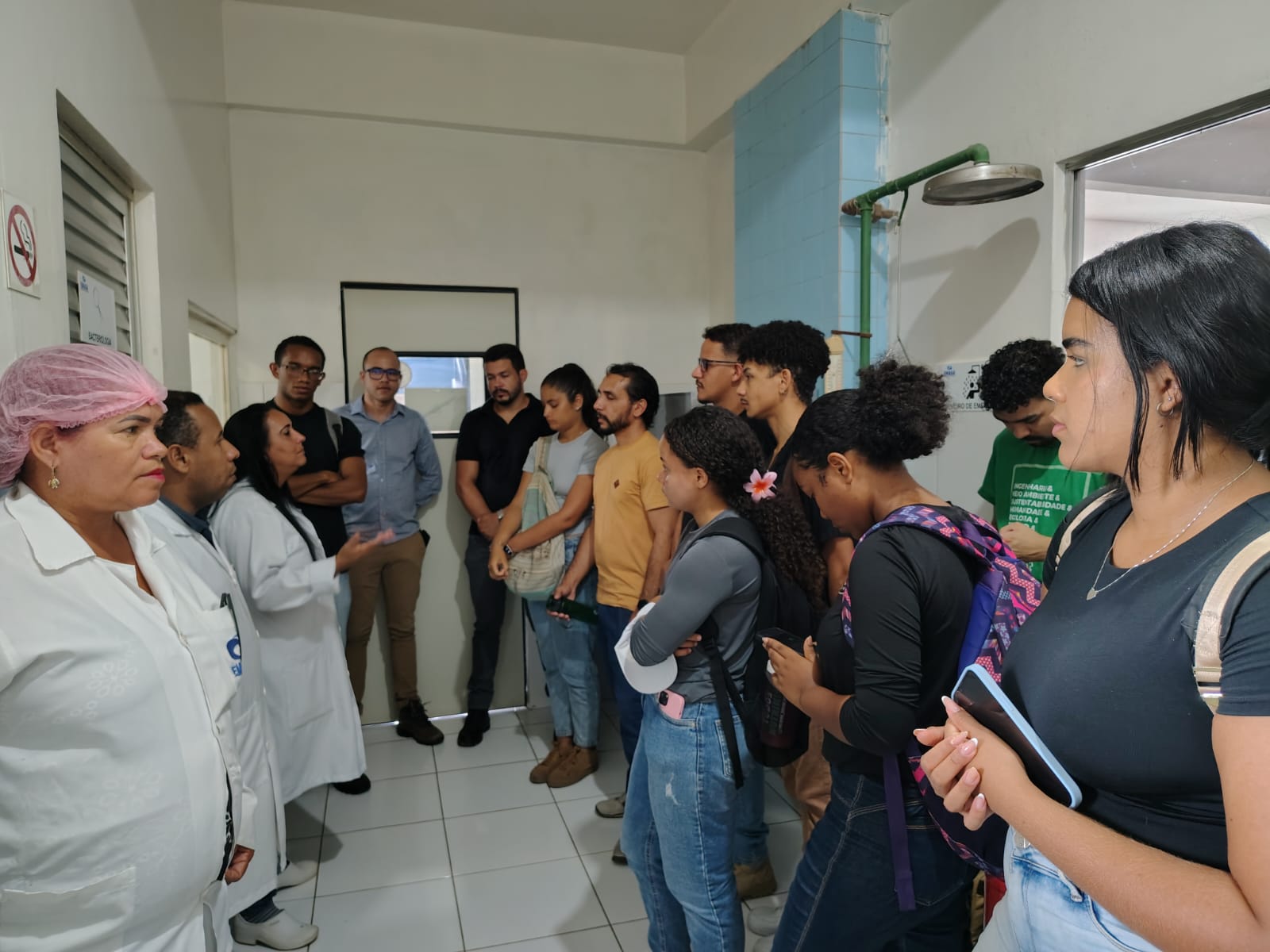 Graduandos do curso de Engenharia Sanitária e Ambiental da UFSB visitam a ETA da EMASA