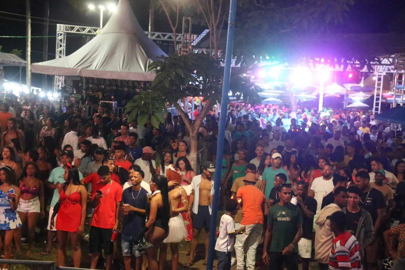 URUÇUCA: CARNAVAL DO POVO FOI SUCESSO DE PÚBLICO EM SERRA GRANDE