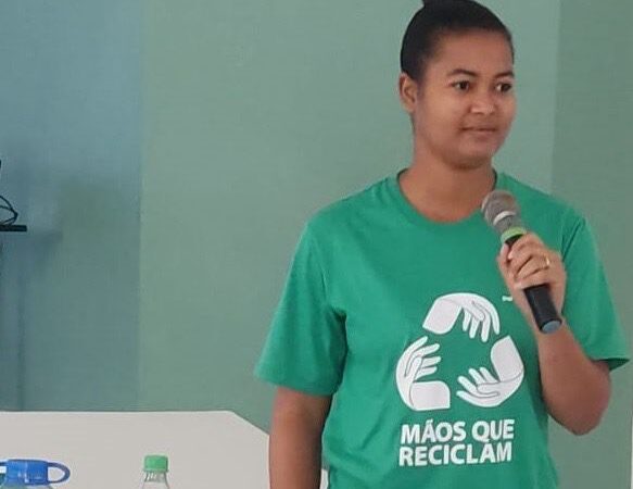 Catadora de materiais recicláveis de Itabuna chega à Universidade