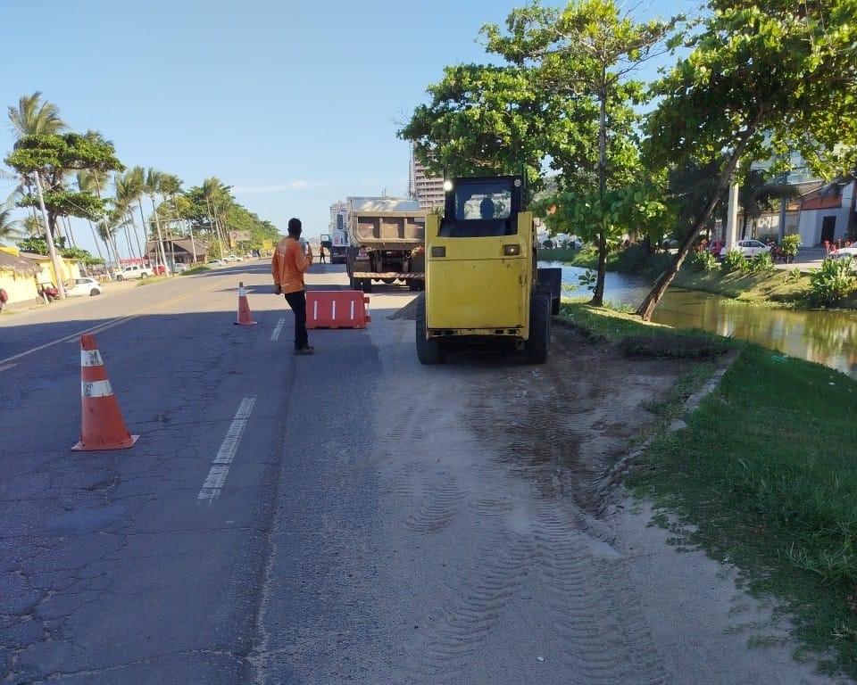 Prefeitura de Ilhéus realiza limpeza na zona sul da cidade