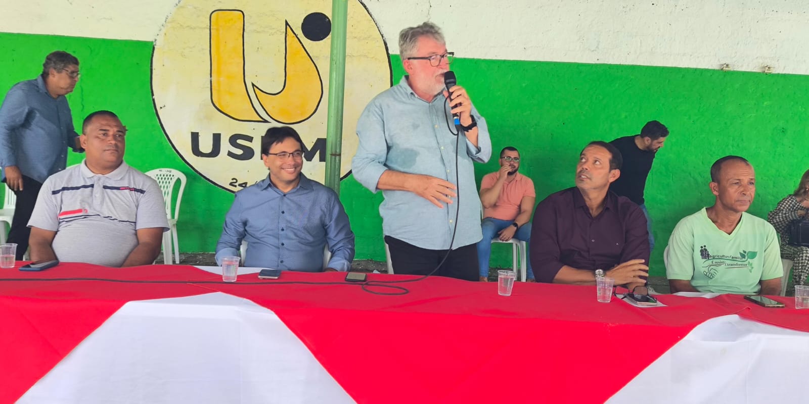 Prefeitura de Itabuna garante aos agricultores familiares 20 mil mudas de cacau e 80 mil alevinos depois da entrega de sementes de milho e feijão