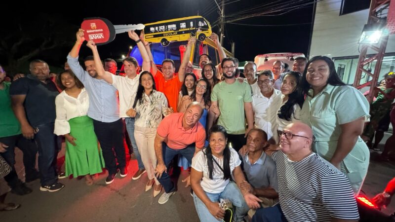 Prefeitura de Ibirapitanga entrega ambulâncias, ônibus escolares e viatura da Polícia Civil à população