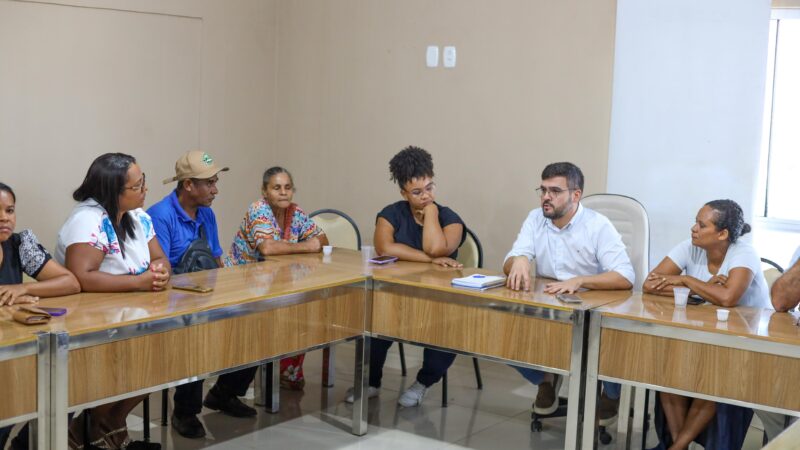 Prefeito de Ilhéus se reúne com manifestantes e propõe comissão para acompanhar transporte público