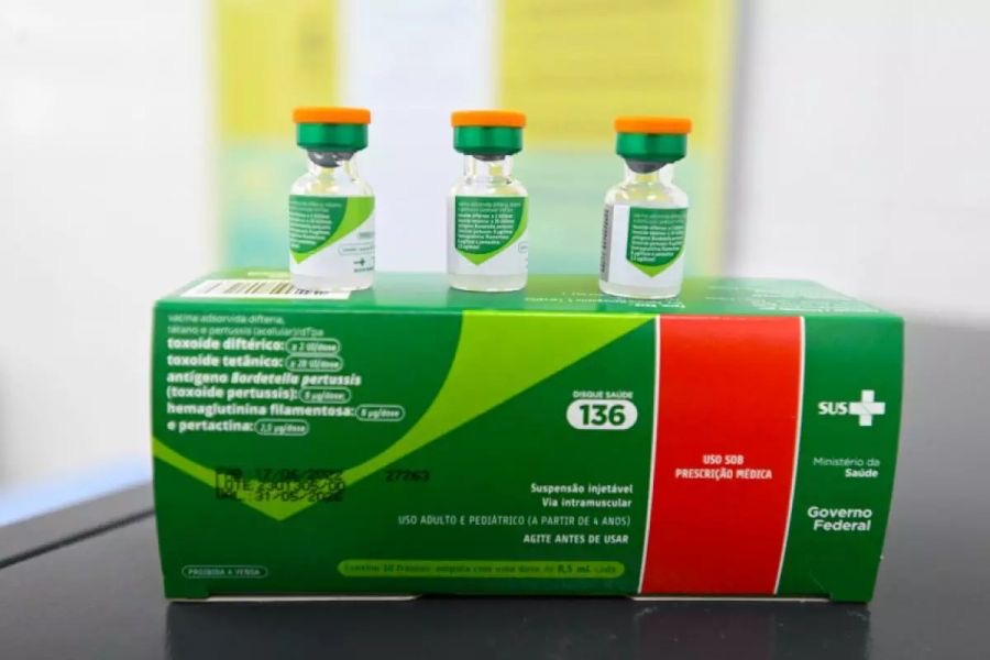 Prefeitura de Itabuna imuniza profissionais de saúde e idosos de abrigos contra a Influenza