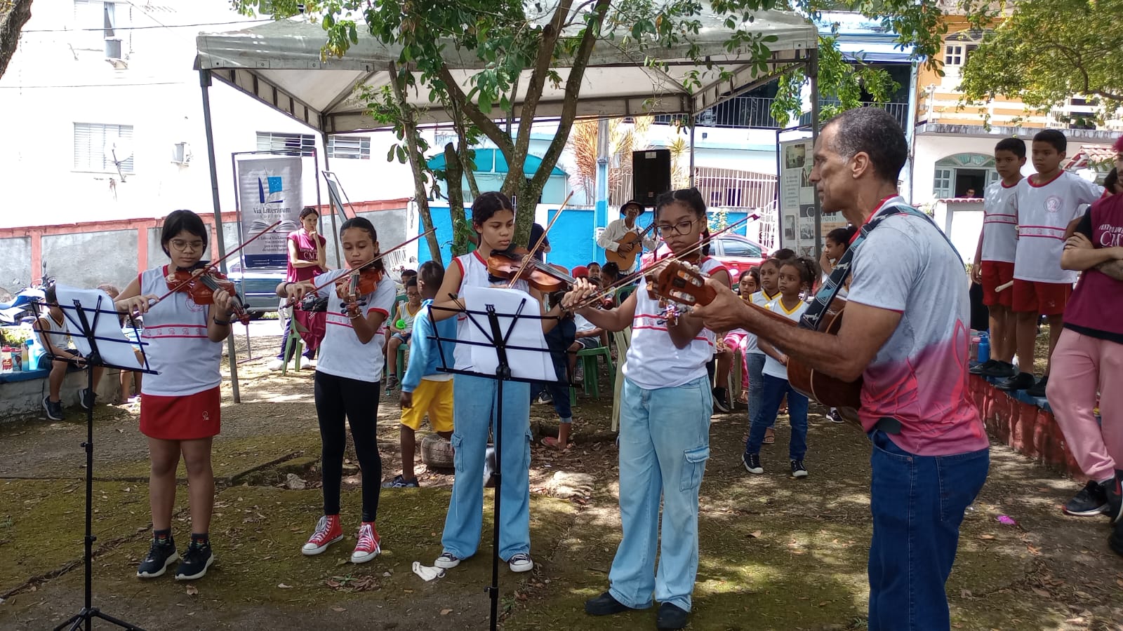 Feira Literária Pequenos Leitores, Grandes Autores movimenta Praça em Itabuna