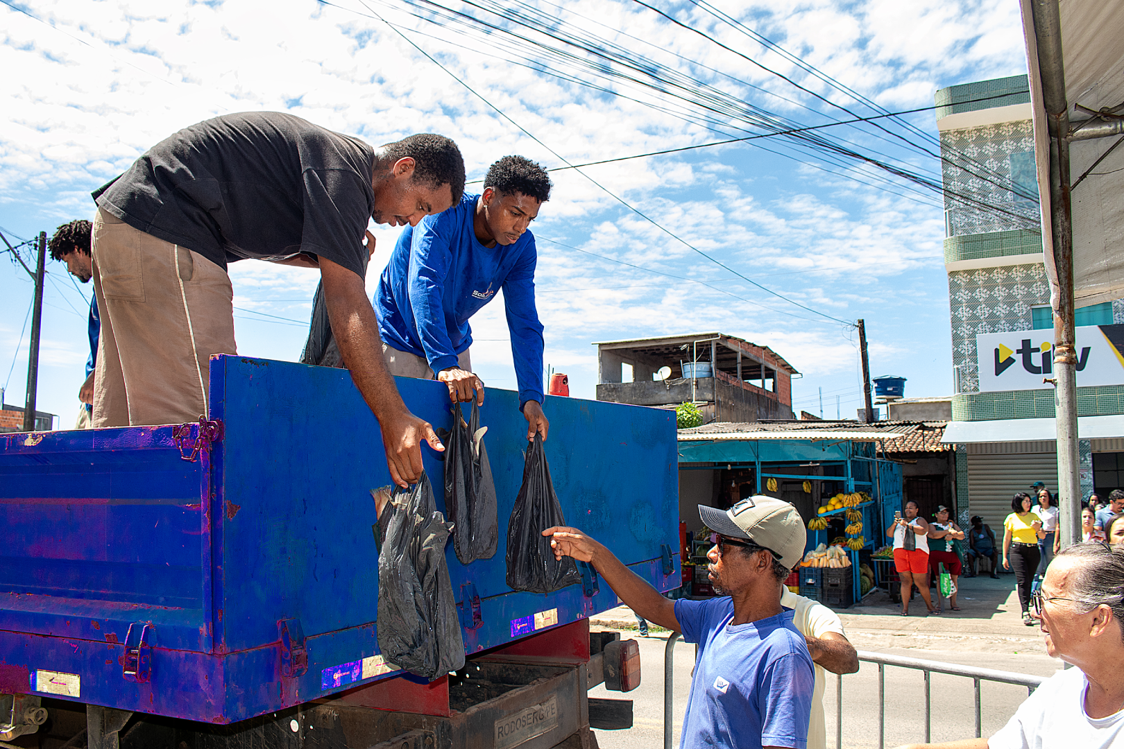 Entrega de peixes beneficia 15 mil famílias em Ilhéus