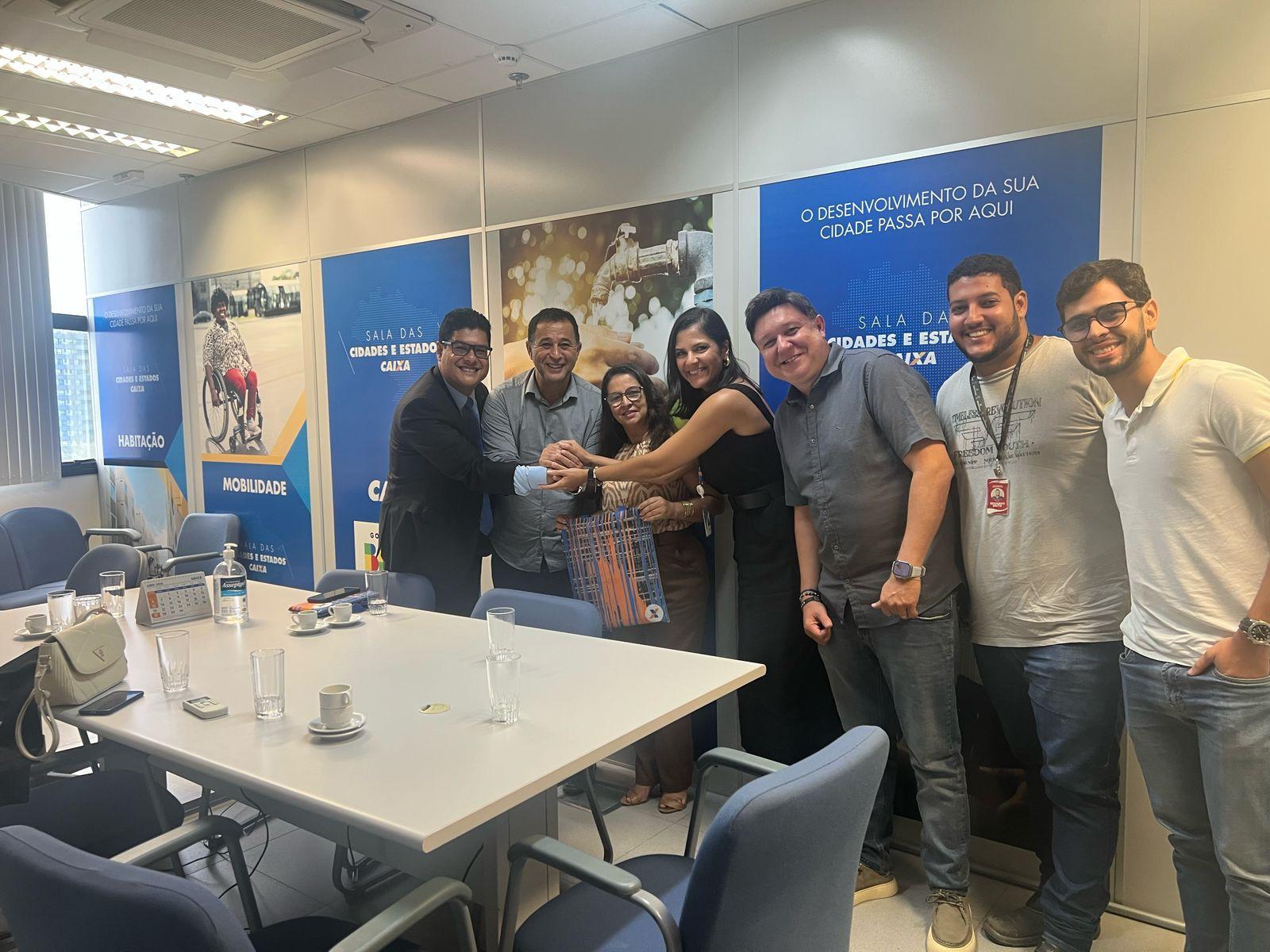 Prefeito de Ibirapitanga busca investimentos para habitação e educação em visita à Caixa Econômica Federal