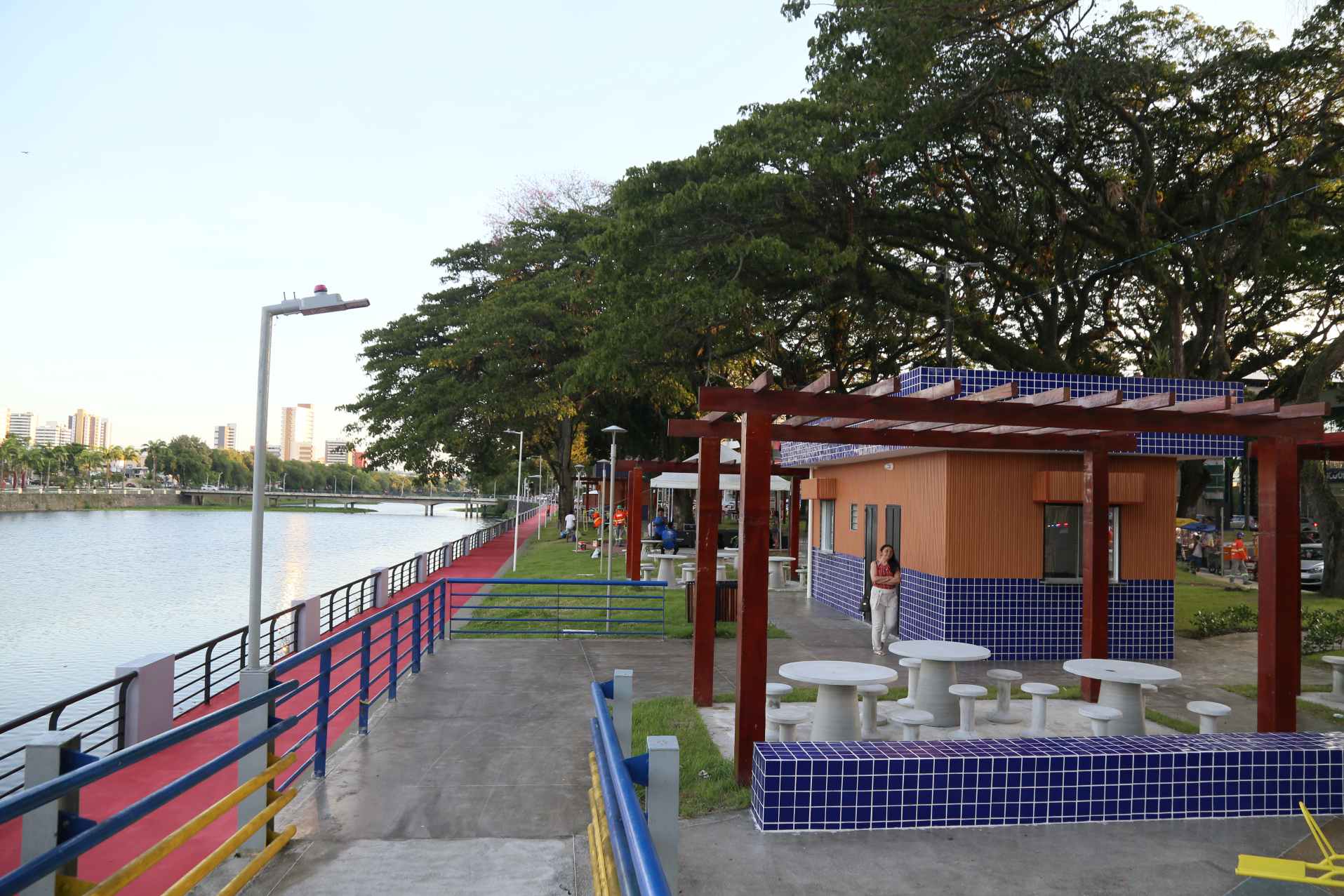 Prefeito Augusto Castro entrega 1º etapa do projeto de requalificação da Orla do Beira-Rio