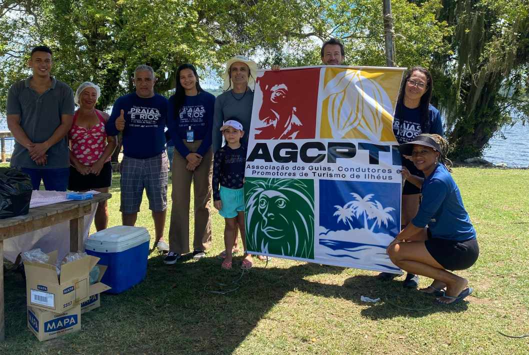 Mutirão de limpeza na Lagoa Encantada reforça a preservação ambiental em Ilhéus