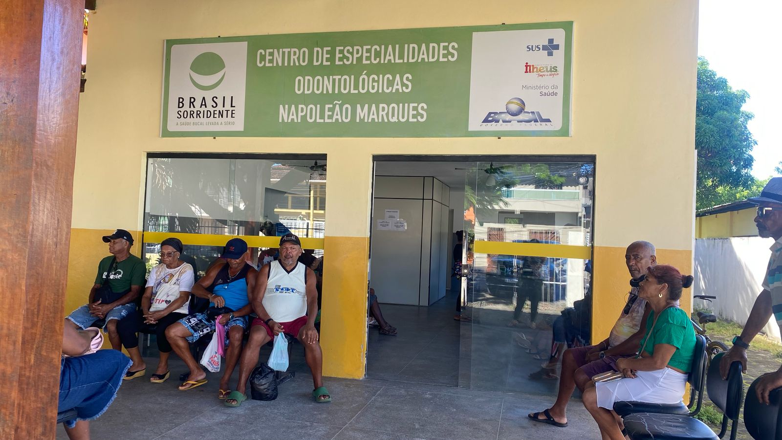 Prefeitura de Ilhéus Entrega Novas Próteses Dentárias e Transforma Sorrisos