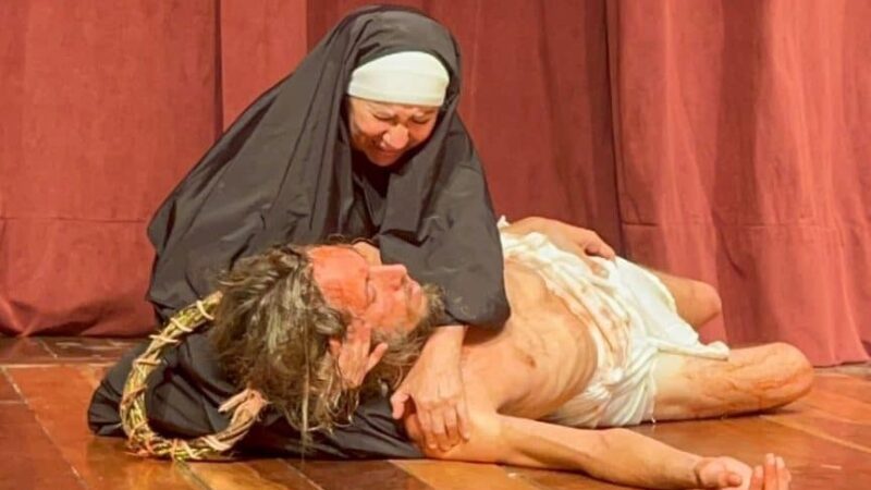 Espetáculo “A Paixão de Cristo – um mar de dor e amor” no Centro de Cultura Adonias Filho em Itabuna emociona o público