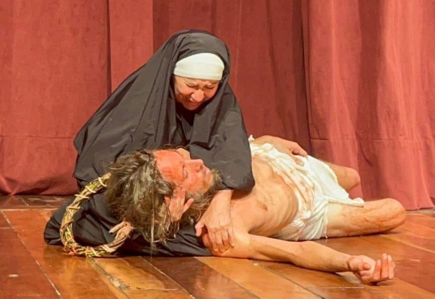 Espetáculo “A Paixão de Cristo – um mar de dor e amor” no Centro de Cultura Adonias Filho em Itabuna emociona o público