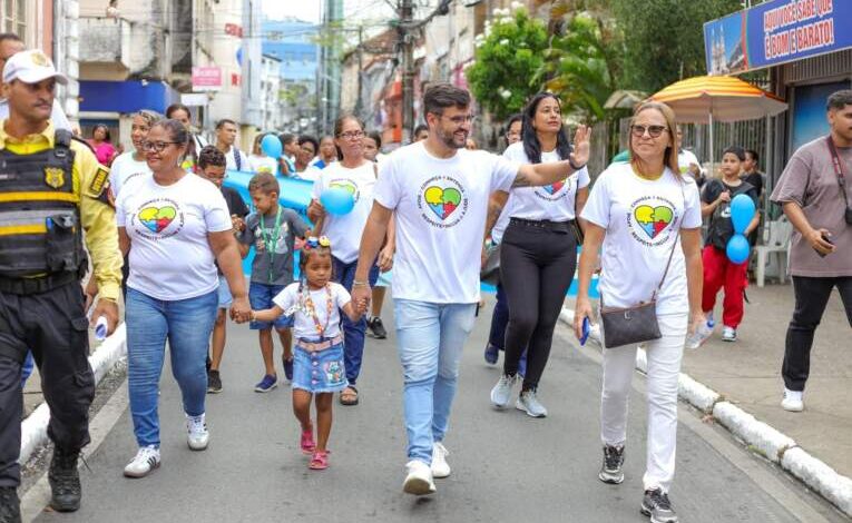 Prefeito Valderico Junior participa de atividades sobre a conscientização do autismo