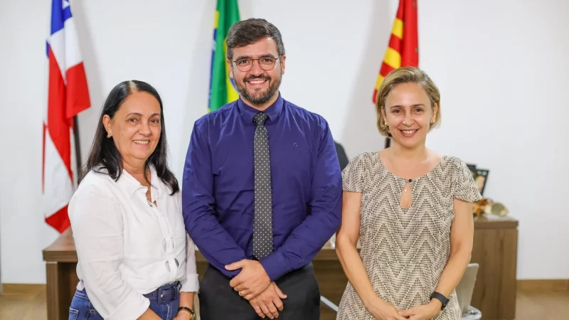 Prefeito Valderico Junior recebe visita da Prefeita de Ubaitaba, Gracinha Viana