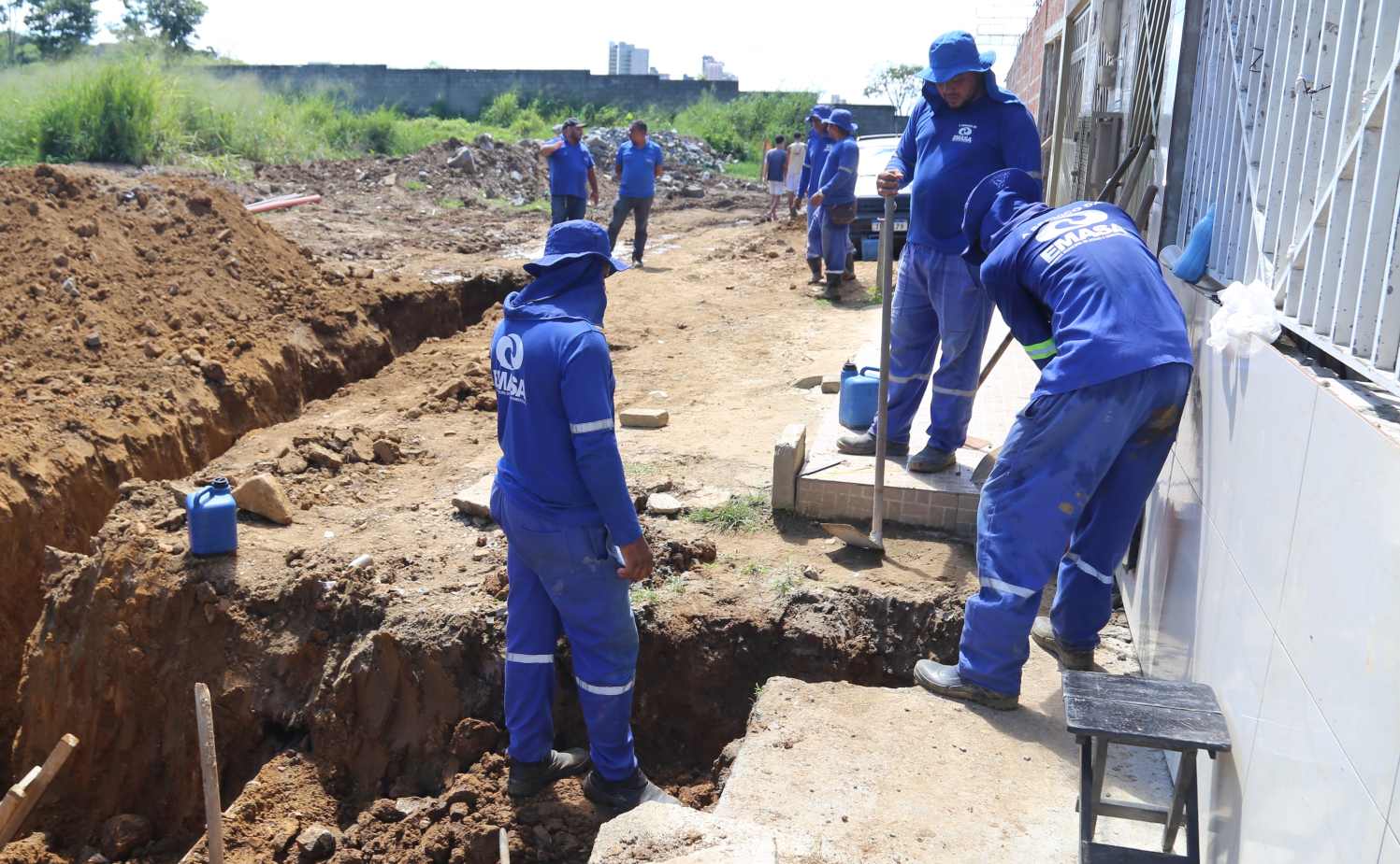 EMASA conclui implantação de rede de esgoto na Rua Nossa Senhora das Graças, no Mangabinha