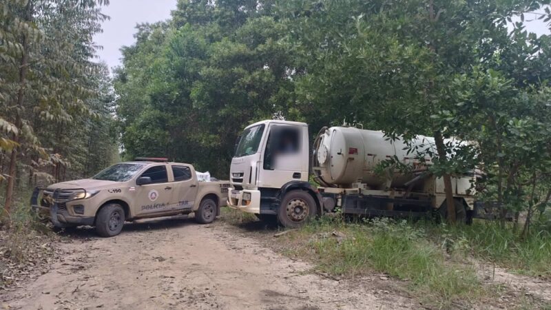 Caminhão-tanque é autuado por descarte irregular de dejetos no distrito de Posto da Mata