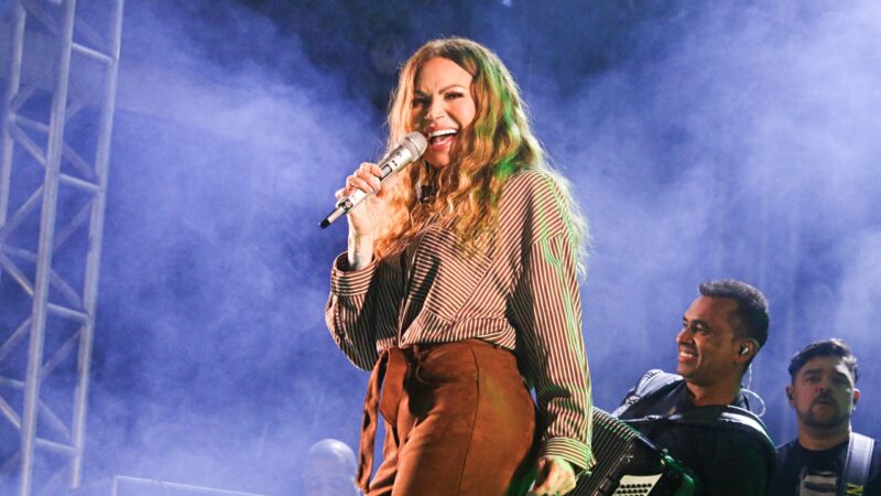 SÃO JOÃO DO POVO EM URUÇUCA COMEÇA COM PRAÇA LOTADA, SHOW DE SOLANGE ALMEIDA E MUITO FORRÓ NA PRIMEIRA NOITE