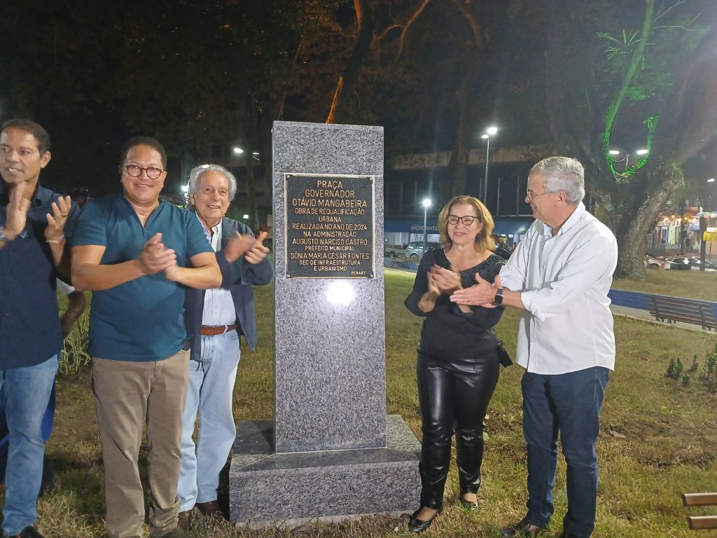 Crianças e idosos fazem a festa na entrega da Praça Otávio Mangabeira no centro de Itabuna