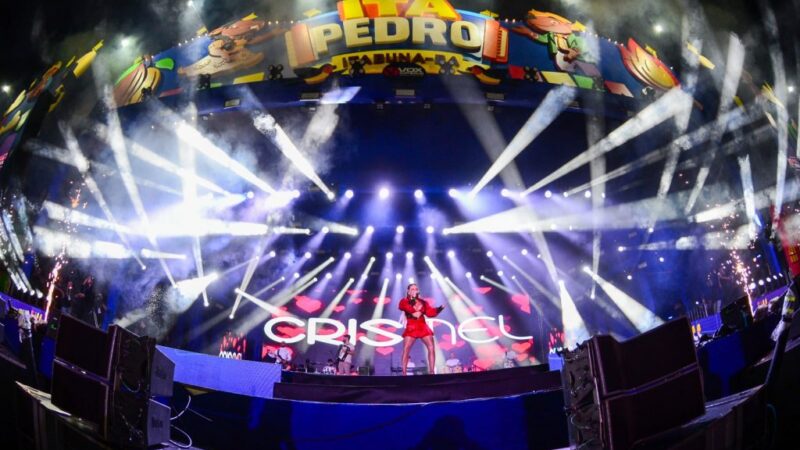 Forró, sofrência e músicas românticas esquentam Ita Pedro – O melhor São Pedro do Brasil na noite de frio intenso