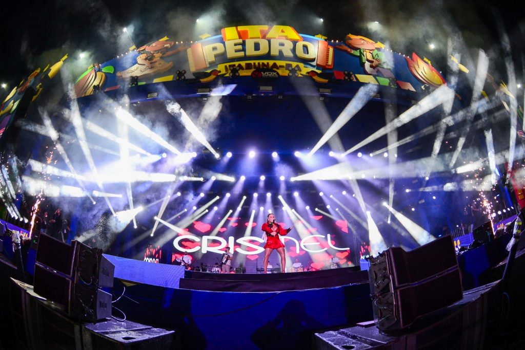 Forró, sofrência e músicas românticas esquentam Ita Pedro – O melhor São Pedro do Brasil na noite de frio intenso