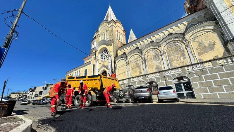 Prefeitura de Ilhéus intensifica Operação Tapa-Buracos em diversos pontos do município