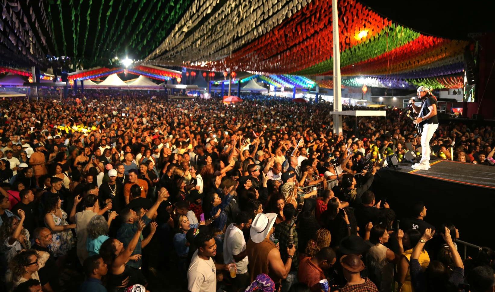 Bell Marques e Toque Dez encerram IbiraPedro 2025 com shows históricos e consagram a festa como uma das maiores da Bahia