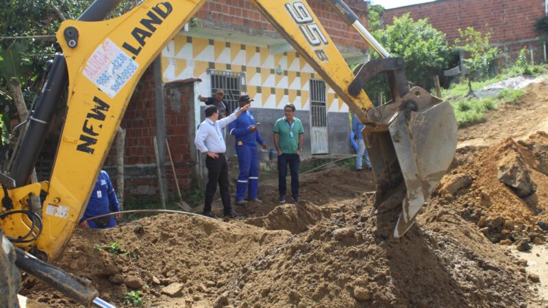 Obras de substituição e ampliação de rede de distribuição de água avançam no Novo Lomanto