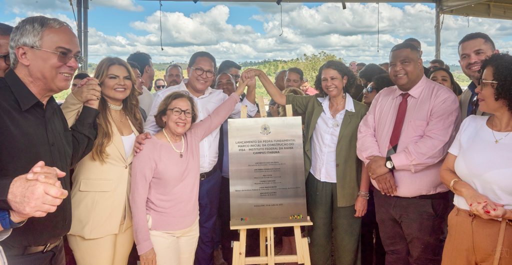 Prefeito Augusto Castro e reitora Luzia Mota lançam pedra fundamental do novo campus IFBA Itabuna