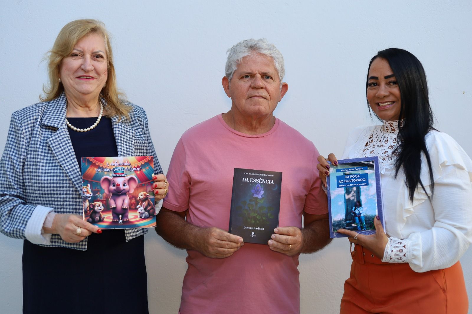 Três escritores ipiauenses lançam livros e promovem noite de autógrafos